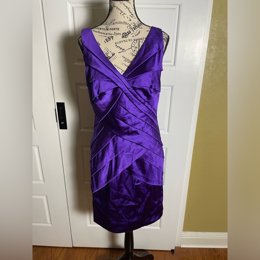 Tadashi Shoji V-Neckline Purple Satin Crisscross Sleeveless Cocktail Party Dress